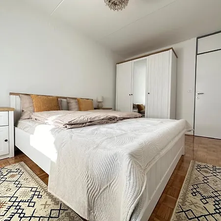 Center Apartment *